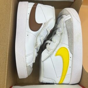 Nike Kids Blazer Mid 77 - White and Gray Sneakers